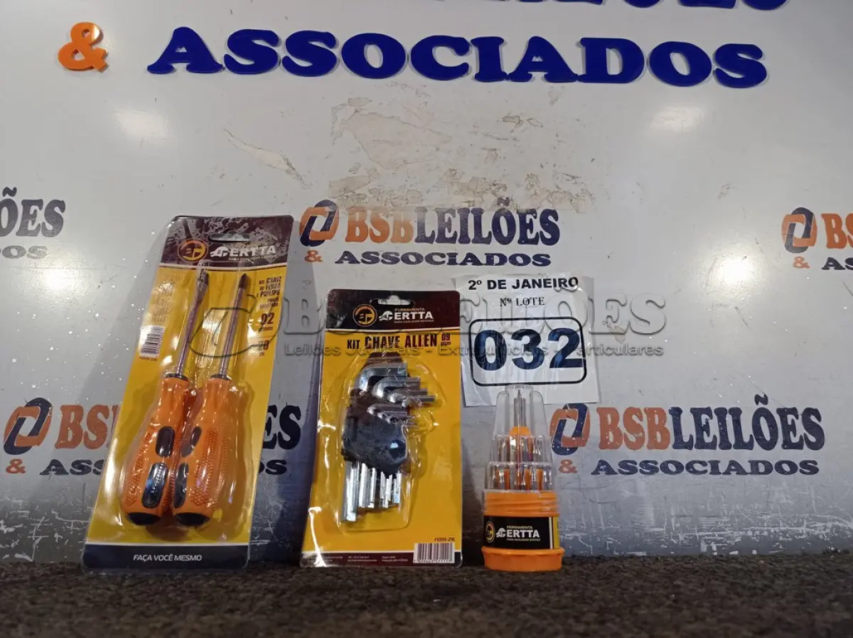 LOTE 032 - 01 KIT DE CHAVE ALLEN DE 09 PEÇAS, 01 KIT DE CHAVES DE FENDA E PHILIPS PONTA IMANTADA 20 CM COM 02 UNIDADES E 01 KIT C/31 PEÇAS DE CHAVES DE PRECISÃO COM ESTOJO. (NOVA) (NO ESTADO) ATENÇÃO! FAZER A VISITAÇÃO ANTES DE ARREMATAR, NÃO SABEMOS SE FUNCIONA. LEILÃO NÃO TEM GARANTIA E NEM DEVOLUÇÃO, SUJEITO A POSSÍVEIS AVARIAS VISÍVEIS/OCULTAS E/OU AUSÊNCIA DE COMPONENTES.