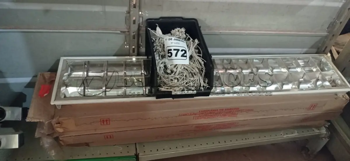 LOTE 572 - 01 LOTE COM GRANDE QUANTIDADE DE SOQUETES PARA LÂMPADAS DICROICA E 04 LUMINÁRIAS DE EMBUTIR. (NO ESTADO) ATENÇÃO! FAZER A VISITAÇÃO ANTES DE ARREMATAR, NÃO SABEMOS SE FUNCIONA. LEILÃO NÃO TEM GARANTIA E NEM DEVOLUÇÃO, SUJEITO A POSSÍVEIS AVARIAS VISÍVEIS/OCULTAS E/OU AUSÊNCIA DE COMPONENTES.
