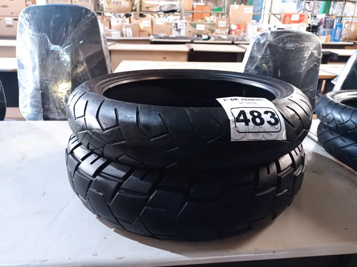 LOTE 483 - 02 PNEUS DE MOTO 120/70/17, 150/70/17. (NO ESTADO) ATENÇÃO! FAZER A VISITAÇÃO ANTES DE ARREMATAR, NÃO SABEMOS SE FUNCIONA. LEILÃO NÃO TEM GARANTIA E NEM DEVOLUÇÃO, SUJEITO A POSSÍVEIS AVARIAS VISÍVEIS/OCULTAS E/OU AUSÊNCIA DE COMPONENTES.
