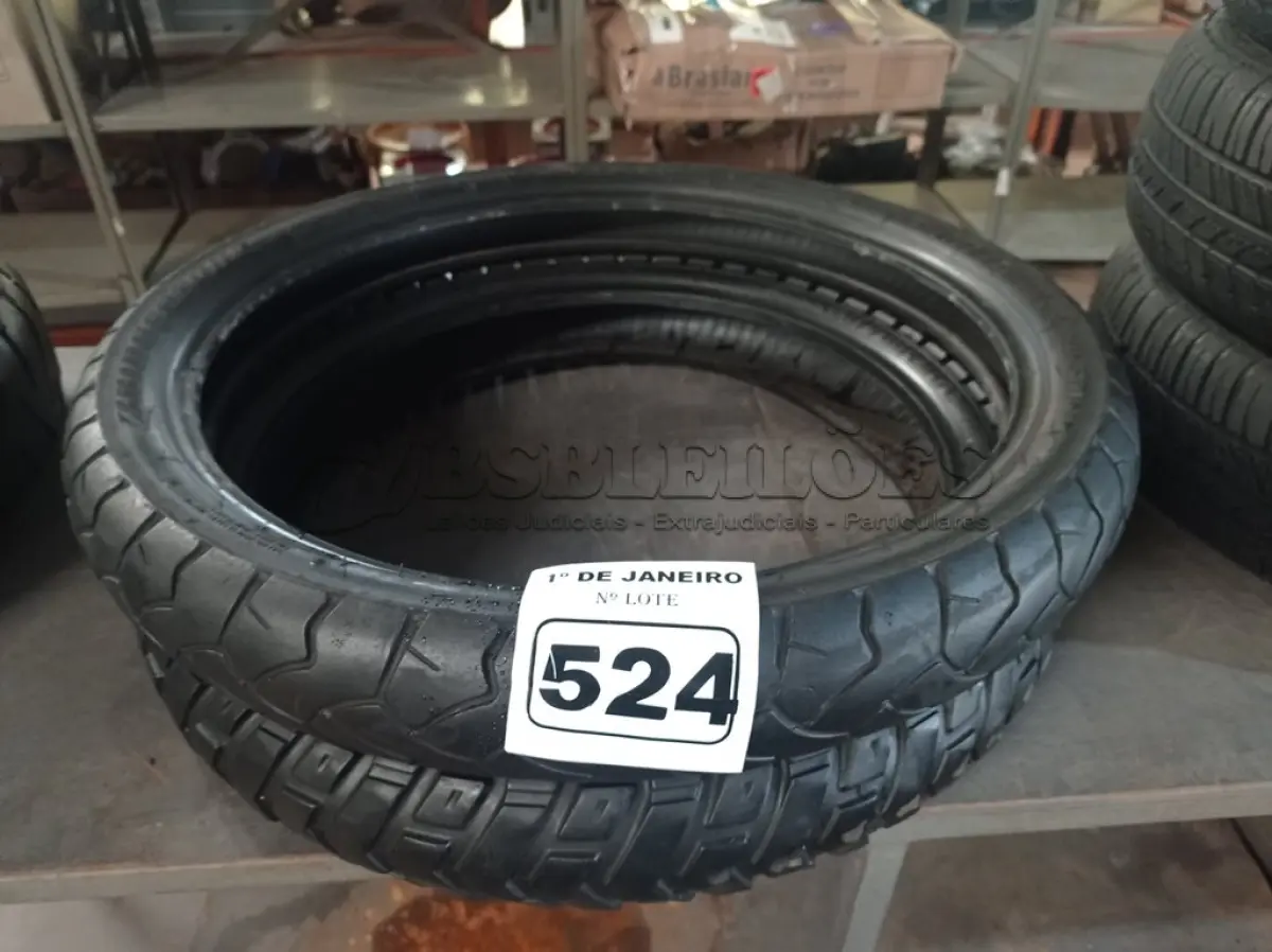 LOTE 524 - 02 PNEUS DE MOTO 90/90/21, 120/70/19. (NO ESTADO) ATENÇÃO! FAZER A VISITAÇÃO ANTES DE ARREMATAR, NÃO SABEMOS SE FUNCIONA. LEILÃO NÃO TEM GARANTIA E NEM DEVOLUÇÃO, SUJEITO A POSSÍVEIS AVARIAS VISÍVEIS/OCULTAS E/OU AUSÊNCIA DE COMPONENTES.
