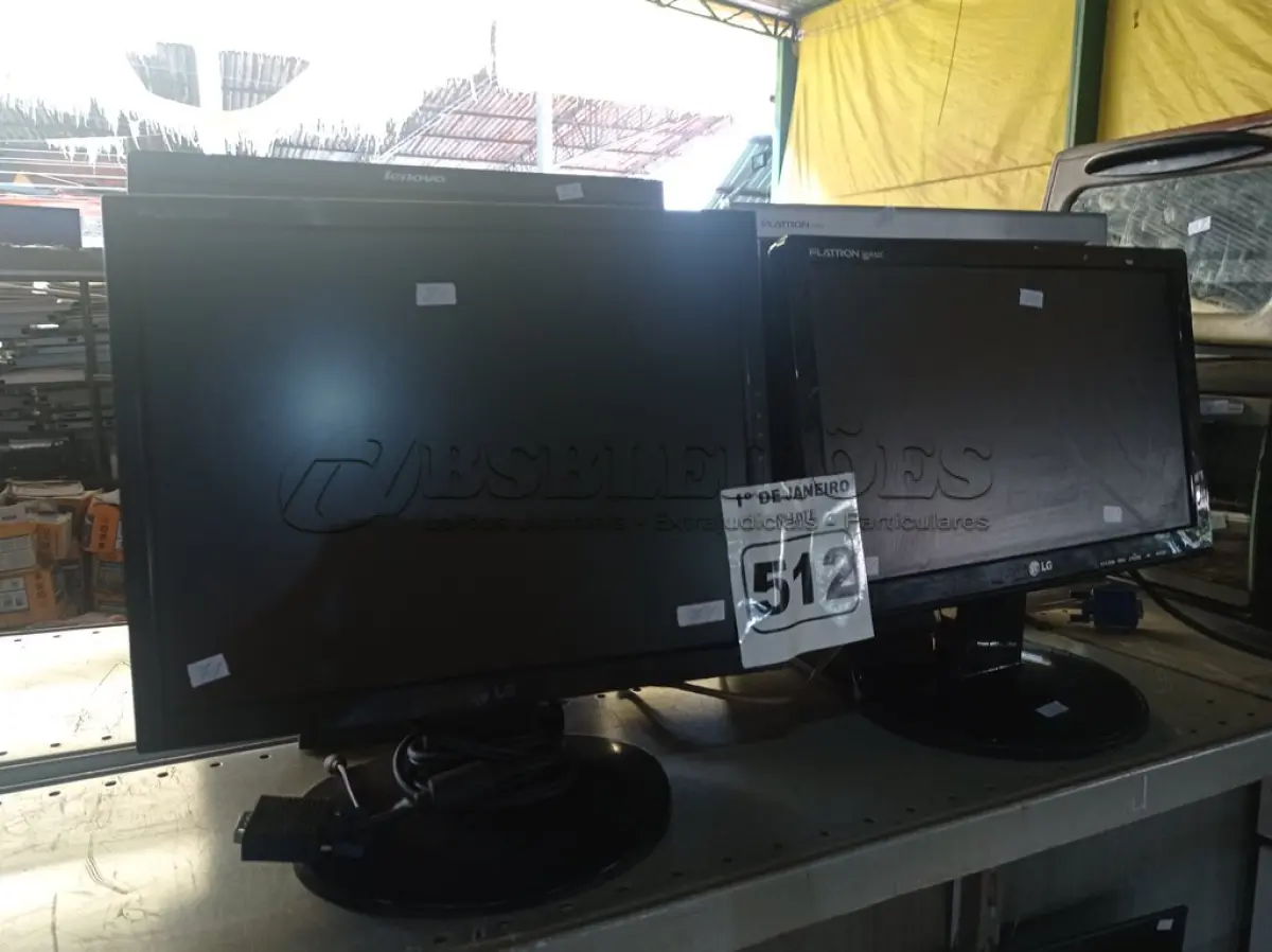 LOTE 512 - 06 MONITORES MARCAS E MODELOS DIVERSOS. (NO ESTADO) ATENÇÃO! FAZER A VISITAÇÃO ANTES DE ARREMATAR, NÃO SABEMOS SE FUNCIONA. LEILÃO NÃO TEM GARANTIA E NEM DEVOLUÇÃO, SUJEITO A POSSÍVEIS AVARIAS VISÍVEIS/OCULTAS E/OU AUSÊNCIA DE COMPONENTES.