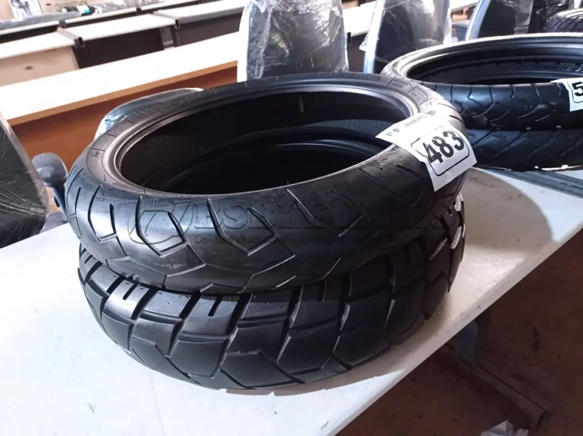 LOTE 483 - 02 PNEUS DE MOTO 120/70/17, 150/70/17. (NO ESTADO) ATENÇÃO! FAZER A VISITAÇÃO ANTES DE ARREMATAR, NÃO SABEMOS SE FUNCIONA. LEILÃO NÃO TEM GARANTIA E NEM DEVOLUÇÃO, SUJEITO A POSSÍVEIS AVARIAS VISÍVEIS/OCULTAS E/OU AUSÊNCIA DE COMPONENTES.