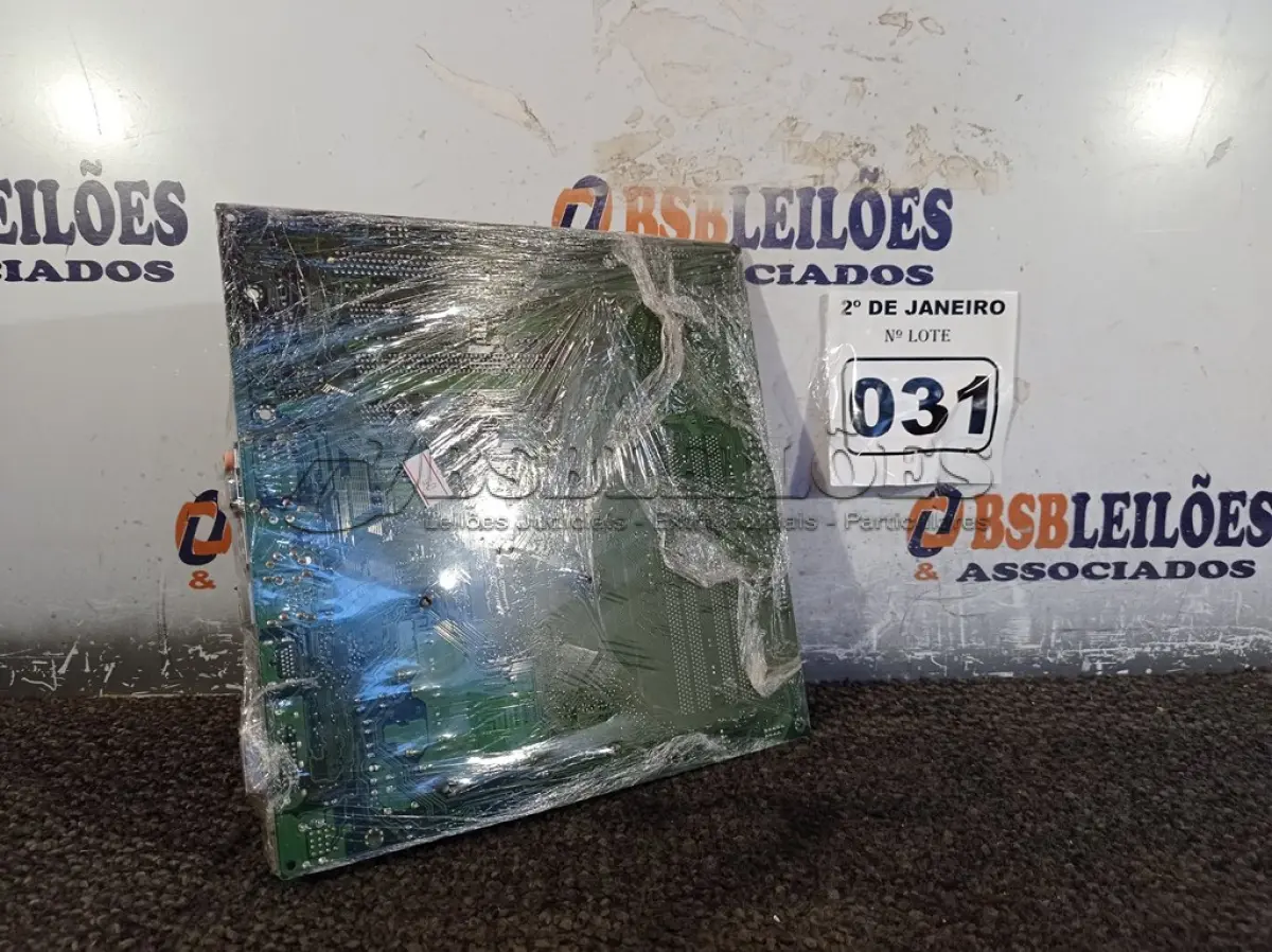 LOTE 031 - 01 PLACA MÃE INTEL DG 43GT, 4GB DE MEMÓRIA E PROCESSADOR CORE2 QUAD. (NO ESTADO) ATENÇÃO! FAZER A VISITAÇÃO ANTES DE ARREMATAR, NÃO SABEMOS SE FUNCIONA. LEILÃO NÃO TEM GARANTIA E NEM DEVOLUÇÃO, SUJEITO A POSSÍVEIS AVARIAS VISÍVEIS/OCULTAS E/OU AUSÊNCIA DE COMPONENTES.