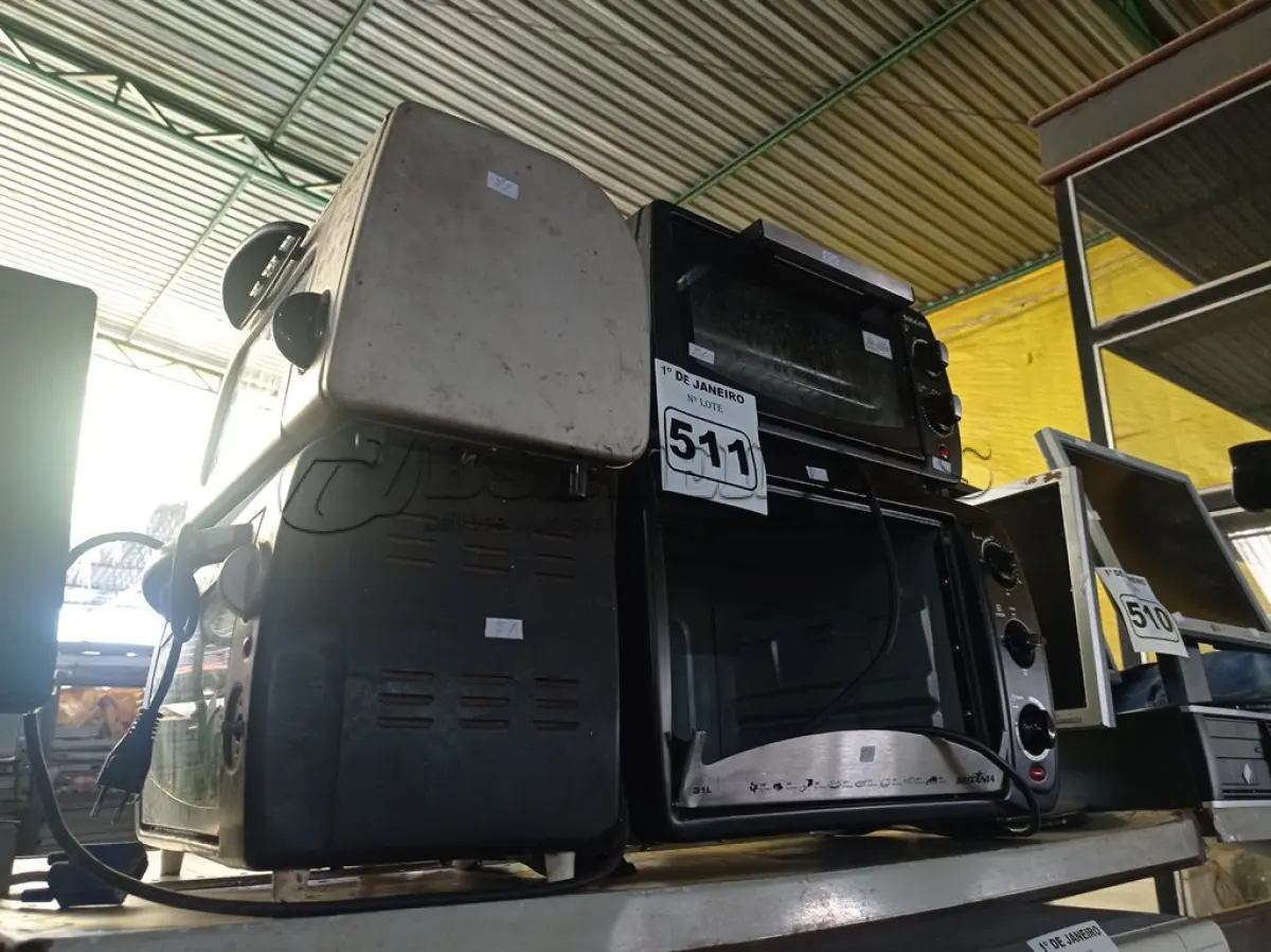 LOTE 511 - 04 FORNOS ELÉTRICOS MARCAS E MODELOS DIVERSOS. (NO ESTADO) ATENÇÃO! FAZER A VISITAÇÃO ANTES DE ARREMATAR, NÃO SABEMOS SE FUNCIONA. LEILÃO NÃO TEM GARANTIA E NEM DEVOLUÇÃO, SUJEITO A POSSÍVEIS AVARIAS VISÍVEIS/OCULTAS E/OU AUSÊNCIA DE COMPONENTES.