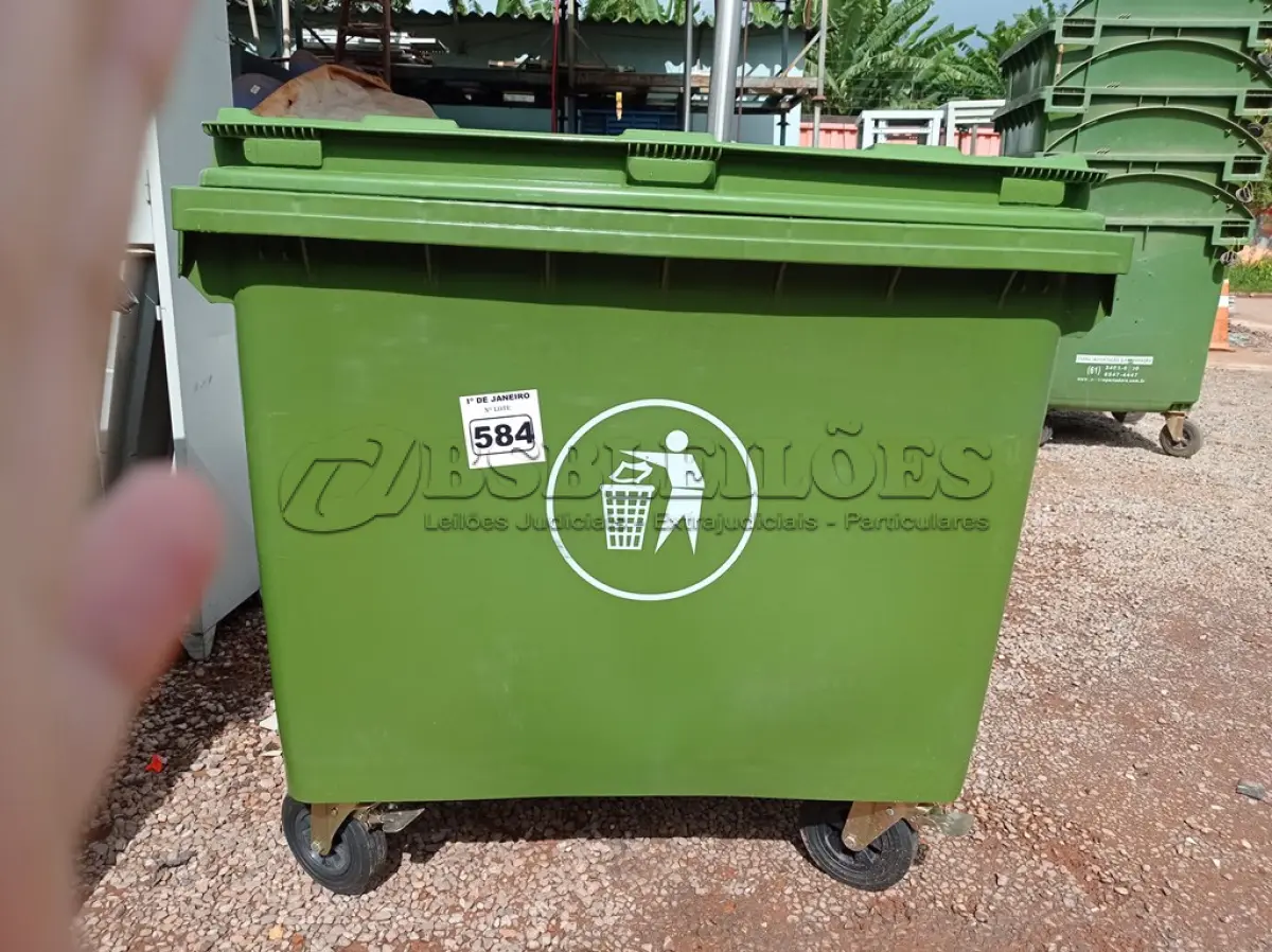 LOTE 510 - 01 CONTÊINER HDPE EN840 660L.  (NO ESTADO) ATENÇÃO! FAZER A VISITAÇÃO ANTES DE ARREMATAR, NÃO SABEMOS SE FUNCIONA. LEILÃO NÃO TEM GARANTIA E NEM DEVOLUÇÃO, SUJEITO A POSSÍVEIS AVARIAS VISÍVEIS/OCULTAS E/OU AUSÊNCIA DE COMPONENTES.