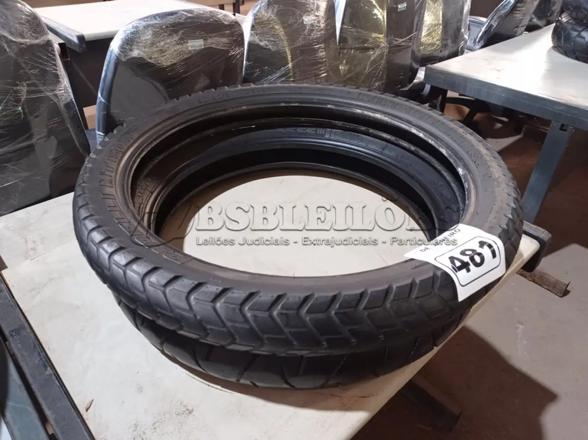 LOTE 481 - 02 PNEUS DE MOTO 90/90/21, 120/70/19. (NO ESTADO) ATENÇÃO! FAZER A VISITAÇÃO ANTES DE ARREMATAR, NÃO SABEMOS SE FUNCIONA. LEILÃO NÃO TEM GARANTIA E NEM DEVOLUÇÃO, SUJEITO A POSSÍVEIS AVARIAS VISÍVEIS/OCULTAS E/OU AUSÊNCIA DE COMPONENTES.