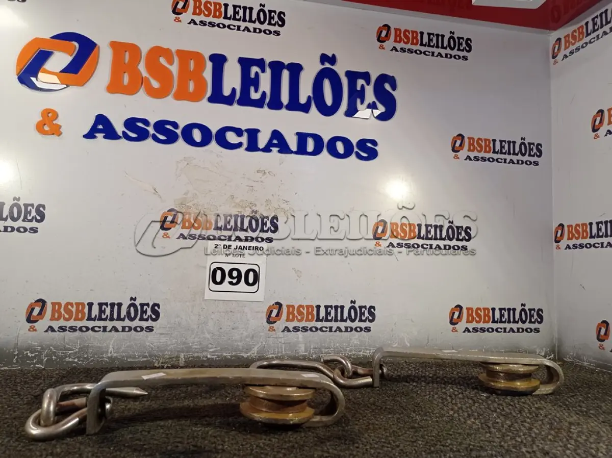 LOTE 090 - 02 SUPORTES DE AÇO PARA CARRETILHA.(NO ESTADO) ATENÇÃO! FAZER A VISITAÇÃO ANTES DE ARREMATAR, NÃO SABEMOS SE FUNCIONA. LEILÃO NÃO TEM GARANTIA E NEM DEVOLUÇÃO, SUJEITO A POSSÍVEIS AVARIAS VISÍVEIS/OCULTAS E/OU AUSÊNCIA DE COMPONENTES.