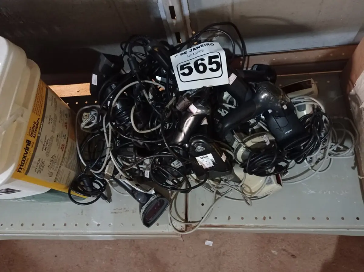 LOTE 565 - 01 LOTE COM VÁRIOS LEITORES DE CÓDIGO DE BARRAS MARCAS E MODELOS DIVERSOS. (NO ESTADO) ATENÇÃO! FAZER A VISITAÇÃO ANTES DE ARREMATAR, NÃO SABEMOS SE FUNCIONA. LEILÃO NÃO TEM GARANTIA E NEM DEVOLUÇÃO, SUJEITO A POSSÍVEIS AVARIAS VISÍVEIS/OCULTAS E/OU AUSÊNCIA DE COMPONENTES.