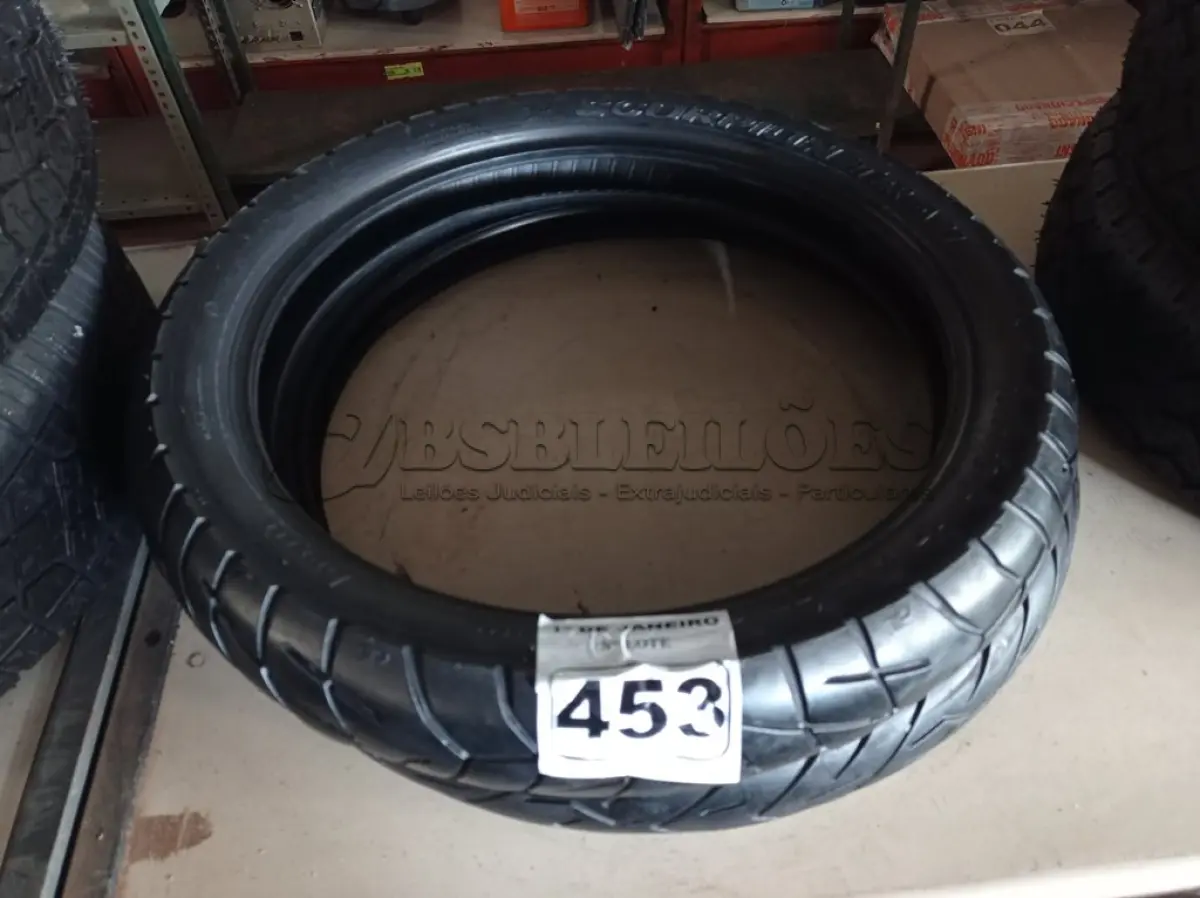 LOTE 453 - 02 PNEUS DE MOTO 90/90/21, 100/90/19. (NO ESTADO) ATENÇÃO! FAZER A VISITAÇÃO ANTES DE ARREMATAR, NÃO SABEMOS SE FUNCIONA. LEILÃO NÃO TEM GARANTIA E NEM DEVOLUÇÃO, SUJEITO A POSSÍVEIS AVARIAS VISÍVEIS/OCULTAS E/OU AUSÊNCIA DE COMPONENTES.