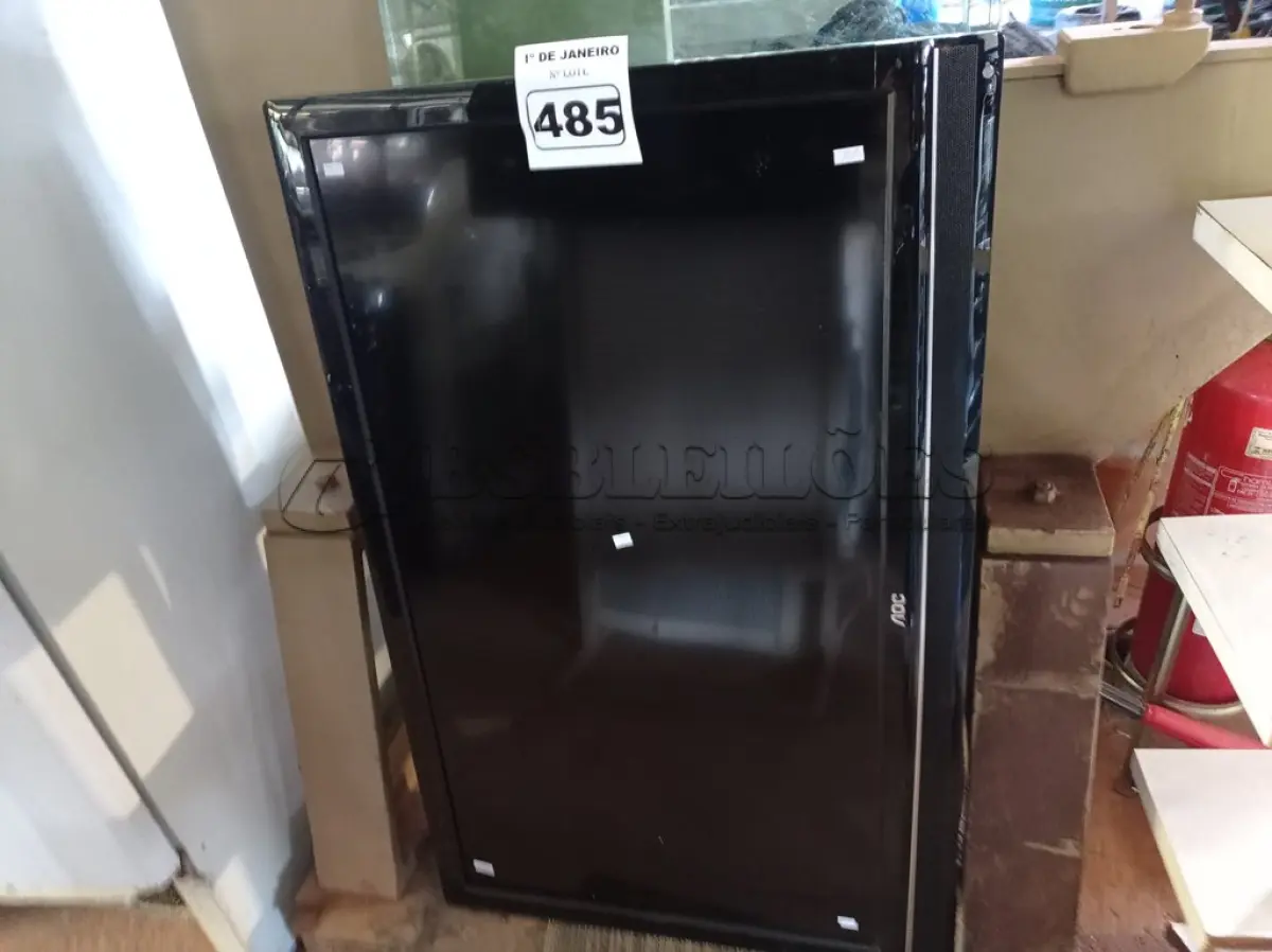 LOTE 485 - 01 TV AOC 42” POL. (NO ESTADO) ATENÇÃO! FAZER A VISITAÇÃO ANTES DE ARREMATAR, NÃO SABEMOS SE FUNCIONA. LEILÃO NÃO TEM GARANTIA E NEM DEVOLUÇÃO, SUJEITO A POSSÍVEIS AVARIAS VISÍVEIS/OCULTAS E/OU AUSÊNCIA DE COMPONENTES.