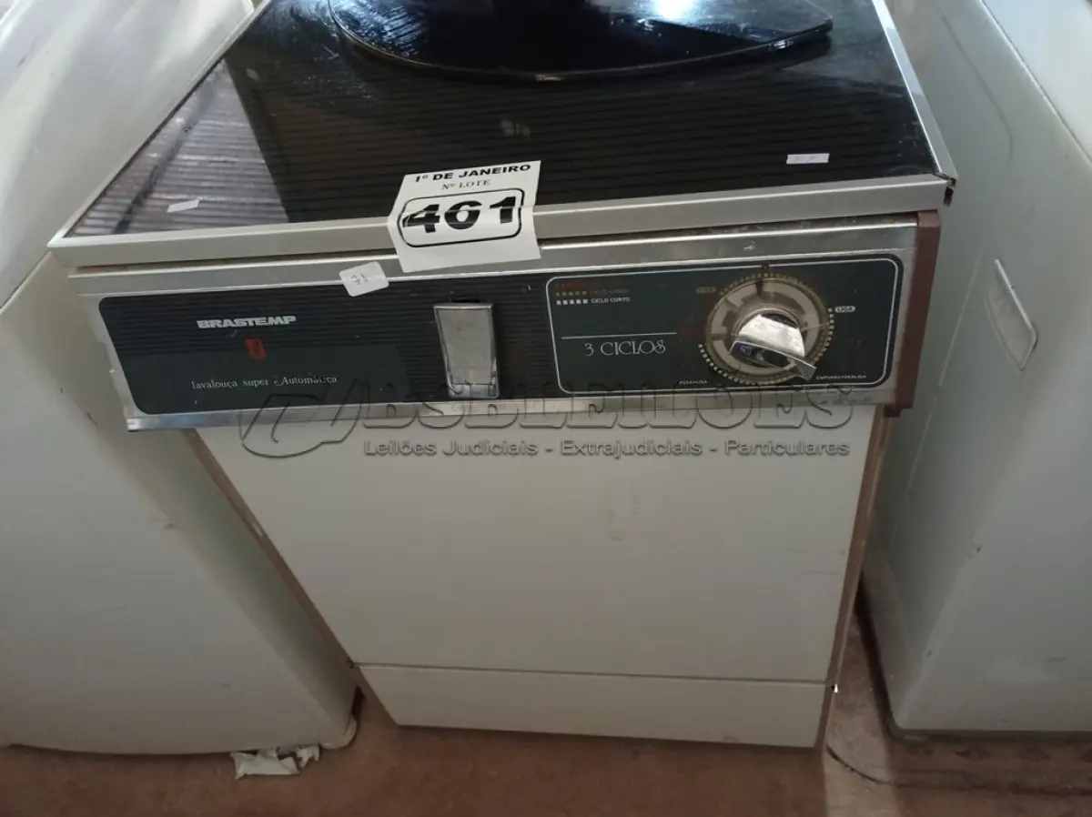 LOTE 461 - 01 LAVA LOUÇAS MARCA BRASTEMP. (NO ESTADO) ATENÇÃO! FAZER A VISITAÇÃO ANTES DE ARREMATAR, NÃO SABEMOS SE FUNCIONA. LEILÃO NÃO TEM GARANTIA E NEM DEVOLUÇÃO, SUJEITO A POSSÍVEIS AVARIAS VISÍVEIS/OCULTAS E/OU AUSÊNCIA DE COMPONENTES.