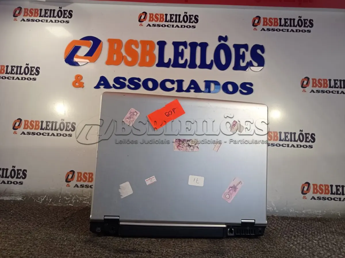 LOTE 008 - 01 NOTEBOOK. (NO ESTADO) ATENÇÃO! FAZER A VISITAÇÃO ANTES DE ARREMATAR, NÃO SABEMOS SE FUNCIONA. LEILÃO NÃO TEM GARANTIA E NEM DEVOLUÇÃO, SUJEITO A POSSÍVEIS AVARIAS VISÍVEIS/OCULTAS E/OU AUSÊNCIA DE COMPONENTES.