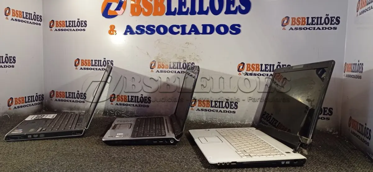 LOTE 506 - 03 NOTEBOOKS MARCAS E MODELOS DIVERSOS. (NO ESTADO) ATENÇÃO! FAZER A VISITAÇÃO ANTES DE ARREMATAR, NÃO SABEMOS SE FUNCIONA. LEILÃO NÃO TEM GARANTIA E NEM DEVOLUÇÃO, SUJEITO A POSSÍVEIS AVARIAS VISÍVEIS/OCULTAS E/OU AUSÊNCIA DE COMPONENTES.