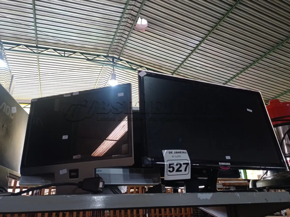 LOTE 527 - 08 MONITORES MARCAS E MODELOS DIVERSOS. (NO ESTADO) ATENÇÃO! FAZER A VISITAÇÃO ANTES DE ARREMATAR, NÃO SABEMOS SE FUNCIONA. LEILÃO NÃO TEM GARANTIA E NEM DEVOLUÇÃO, SUJEITO A POSSÍVEIS AVARIAS VISÍVEIS/OCULTAS E/OU AUSÊNCIA DE COMPONENTES.