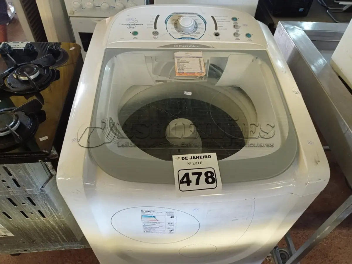 LOTE 478 - 01 MÁQUINA DE LAVAR ROUPAS MARCA ELECTROLUX 12KG 220V. (NO ESTADO) ATENÇÃO! FAZER A VISITAÇÃO ANTES DE ARREMATAR, NÃO SABEMOS SE FUNCIONA. LEILÃO NÃO TEM GARANTIA E NEM DEVOLUÇÃO, SUJEITO A POSSÍVEIS AVARIAS VISÍVEIS/OCULTAS E/OU AUSÊNCIA DE COMPONENTES.