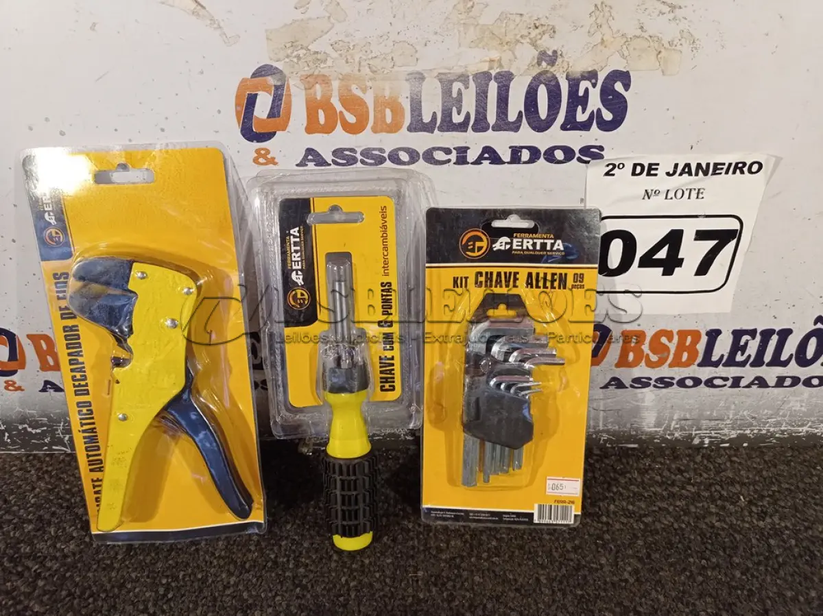 LOTE 047 - 01 KIT CHAVE ALLEN 09 PEÇS, 01 CHAVE COM 06 PONTAS INTERCAMBIÁVEL E 01 DESCASCADOR DE FIO. (NOVO) (NO ESTADO) ATENÇÃO! FAZER A VISITAÇÃO ANTES DE ARREMATAR, NÃO SABEMOS SE FUNCIONA. LEILÃO NÃO TEM GARANTIA E NEM DEVOLUÇÃO, SUJEITO A POSSÍVEIS AVARIAS VISÍVEIS/OCULTAS E/OU AUSÊNCIA DE COMPONENTES.