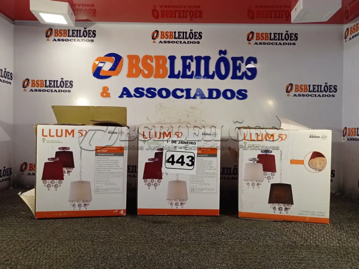 LOTE 443 - 03 LUMINÁRIAS PENDENTE SÃO PAULO. (NO ESTADO) ATENÇÃO! FAZER A VISITAÇÃO ANTES DE ARREMATAR, NÃO SABEMOS SE FUNCIONA. LEILÃO NÃO TEM GARANTIA E NEM DEVOLUÇÃO, SUJEITO A POSSÍVEIS AVARIAS VISÍVEIS/OCULTAS E/OU AUSÊNCIA DE COMPONENTES.