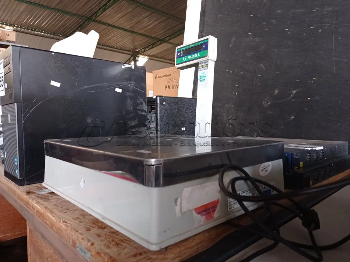 LOTE 063 - 01 BALANÇA MARCA FILIZOLA COM CAPACIDADE MÁXIMA DE 60KG. (NO ESTADO) ATENÇÃO! FAZER A VISITAÇÃO ANTES DE ARREMATAR, NÃO SABEMOS SE FUNCIONA. LEILÃO NÃO TEM GARANTIA E NEM DEVOLUÇÃO, SUJEITO A POSSÍVEIS AVARIAS VISÍVEIS/OCULTAS E/OU AUSÊNCIA DE COMPONENTES.