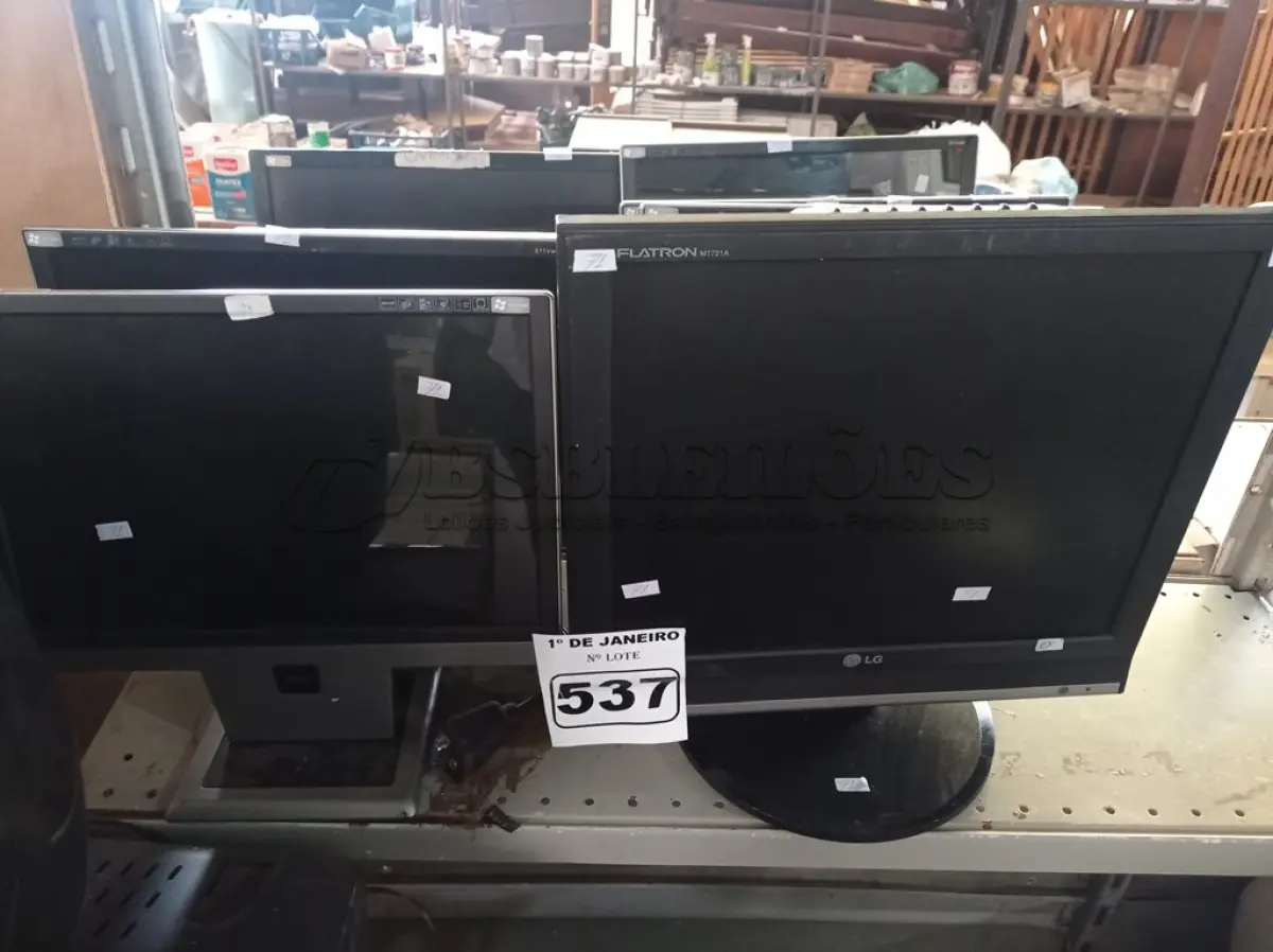 LOTE 537 - 08 MONITORES MARCAS E MODELOS DIVERSOS. (NO ESTADO) ATENÇÃO! FAZER A VISITAÇÃO ANTES DE ARREMATAR, NÃO SABEMOS SE FUNCIONA. LEILÃO NÃO TEM GARANTIA E NEM DEVOLUÇÃO, SUJEITO A POSSÍVEIS AVARIAS VISÍVEIS/OCULTAS E/OU AUSÊNCIA DE COMPONENTES.