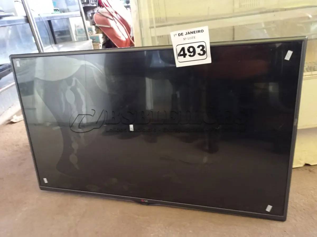 LOTE 493 - 01 TV LG 42” POL. (NO ESTADO) ATENÇÃO! FAZER A VISITAÇÃO ANTES DE ARREMATAR, NÃO SABEMOS SE FUNCIONA. LEILÃO NÃO TEM GARANTIA E NEM DEVOLUÇÃO, SUJEITO A POSSÍVEIS AVARIAS VISÍVEIS/OCULTAS E/OU AUSÊNCIA DE COMPONENTES.