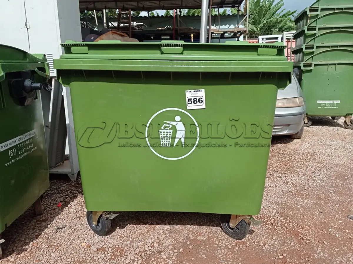 LOTE 512 - 01 CONTÊINER HDPE EN840 660L.  (NO ESTADO) ATENÇÃO! FAZER A VISITAÇÃO ANTES DE ARREMATAR, NÃO SABEMOS SE FUNCIONA. LEILÃO NÃO TEM GARANTIA E NEM DEVOLUÇÃO, SUJEITO A POSSÍVEIS AVARIAS VISÍVEIS/OCULTAS E/OU AUSÊNCIA DE COMPONENTES.