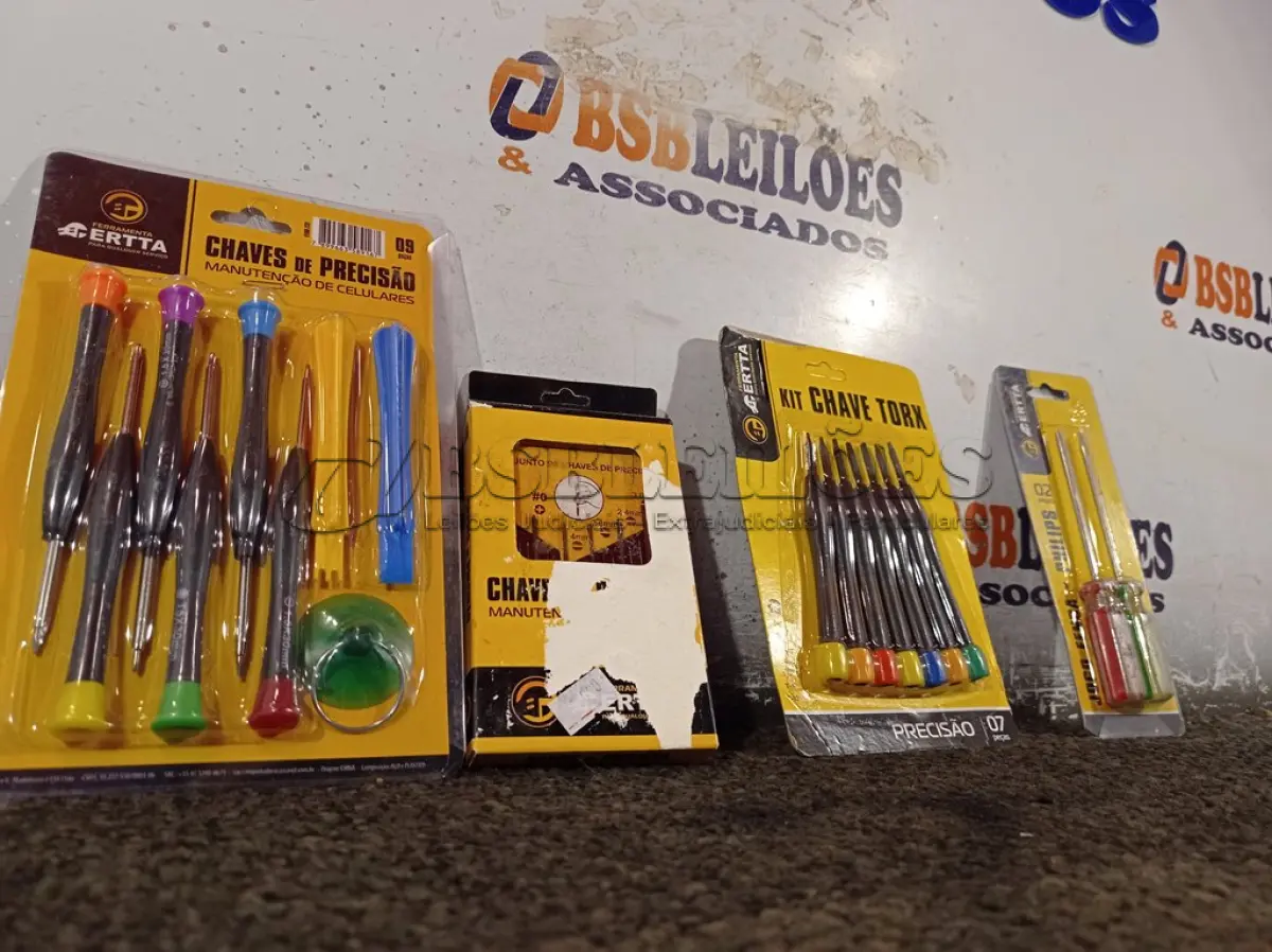 LOTE 059 - 03 KITS DE CHAVE DE PRECISÃO PARA MANUTENÇÃO DE CELULAR. (NOVO) (NO ESTADO) ATENÇÃO! FAZER A VISITAÇÃO ANTES DE ARREMATAR, NÃO SABEMOS SE FUNCIONA. LEILÃO NÃO TEM GARANTIA E NEM DEVOLUÇÃO, SUJEITO A POSSÍVEIS AVARIAS VISÍVEIS/OCULTAS E/OU AUSÊNCIA DE COMPONENTES.
