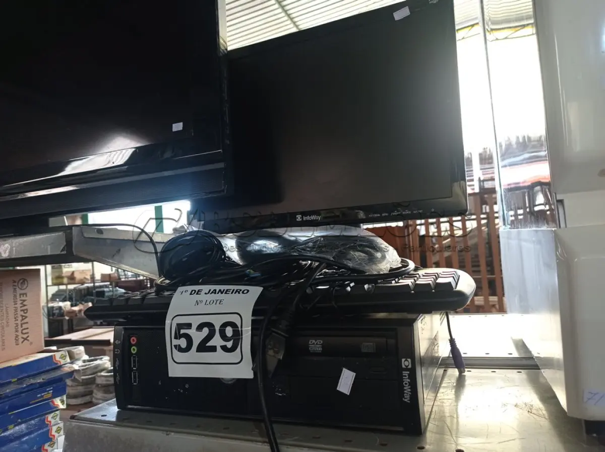 LOTE 529 - 01 CPU, 01 MONITOR, 01 TECLADO E 01 MOUSE. (NO ESTADO) ATENÇÃO! FAZER A VISITAÇÃO ANTES DE ARREMATAR, NÃO SABEMOS SE FUNCIONA. LEILÃO NÃO TEM GARANTIA E NEM DEVOLUÇÃO, SUJEITO A POSSÍVEIS AVARIAS VISÍVEIS/OCULTAS E/OU AUSÊNCIA DE COMPONENTES.