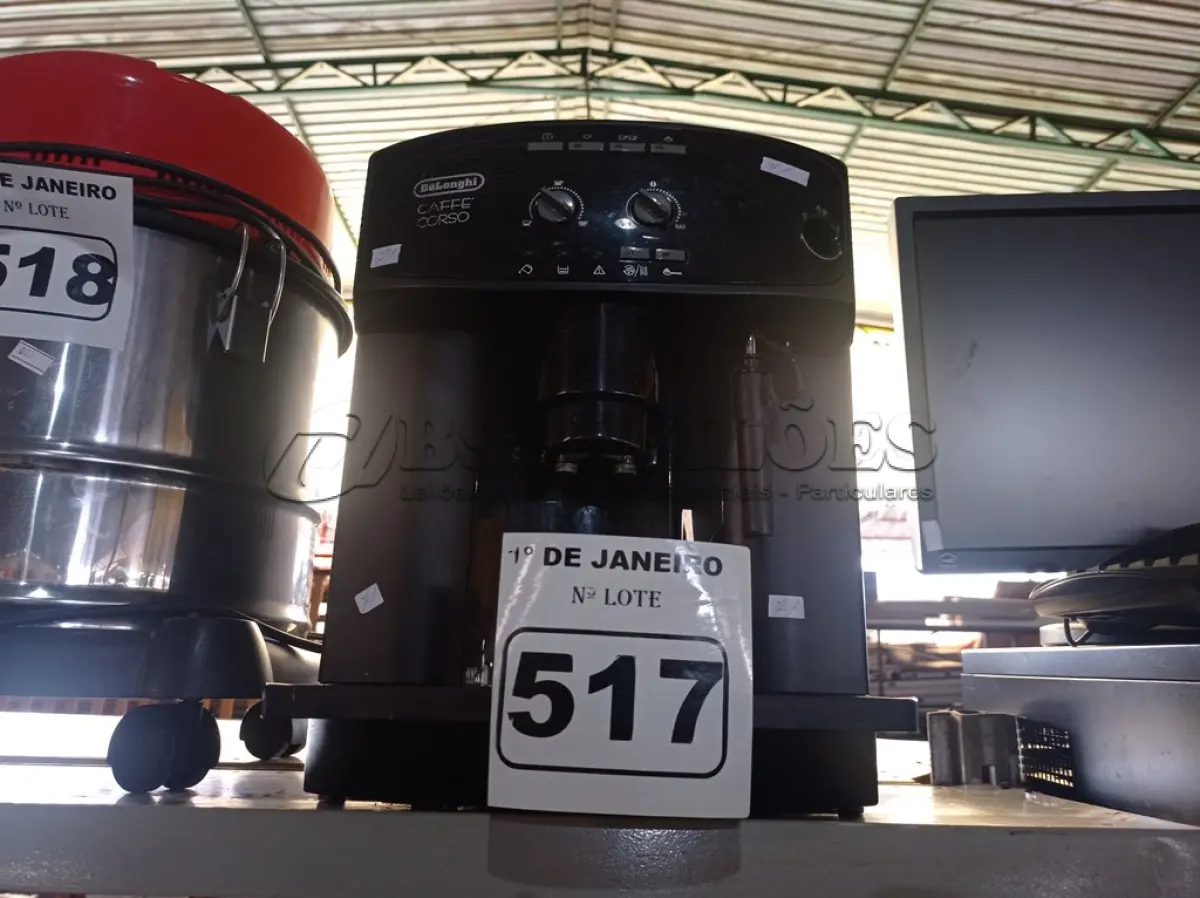 LOTE 517 - 01 CAFETEIRA DELONGHI. (NO ESTADO) ATENÇÃO! FAZER A VISITAÇÃO ANTES DE ARREMATAR, NÃO SABEMOS SE FUNCIONA. LEILÃO NÃO TEM GARANTIA E NEM DEVOLUÇÃO, SUJEITO A POSSÍVEIS AVARIAS VISÍVEIS/OCULTAS E/OU AUSÊNCIA DE COMPONENTES.