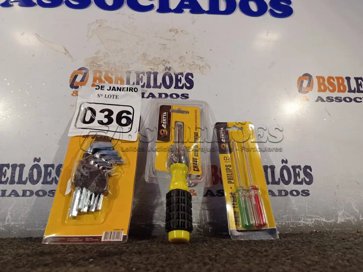 LOTE 036 - 01 JOGO FENDA -PHILIPS 02 PEÇAS, 01 KIT CHAVE ALLEN 09 PEÇAS E 01 CHAVE COM 06 PONTAS INTERCAMBIÁVEIS. (NOVO)(NO ESTADO) ATENÇÃO! FAZER A VISITAÇÃO ANTES DE ARREMATAR, NÃO SABEMOS SE FUNCIONA. LEILÃO NÃO TEM GARANTIA E NEM DEVOLUÇÃO, SUJEITO A POSSÍVEIS AVARIAS VISÍVEIS/OCULTAS E/OU AUSÊNCIA DE COMPONENTES.