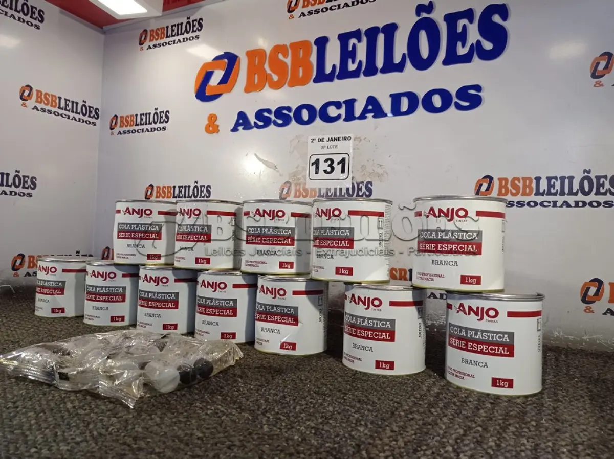 LOTE 131 - 12 LATAS DE 1KG DE COLA PLÁSTICA MARCA ANJO. (NO ESTADO) ATENÇÃO! FAZER A VISITAÇÃO ANTES DE ARREMATAR, NÃO SABEMOS SE FUNCIONA. LEILÃO NÃO TEM GARANTIA E NEM DEVOLUÇÃO, SUJEITO A POSSÍVEIS AVARIAS VISÍVEIS/OCULTAS E/OU AUSÊNCIA DE COMPONENTES.