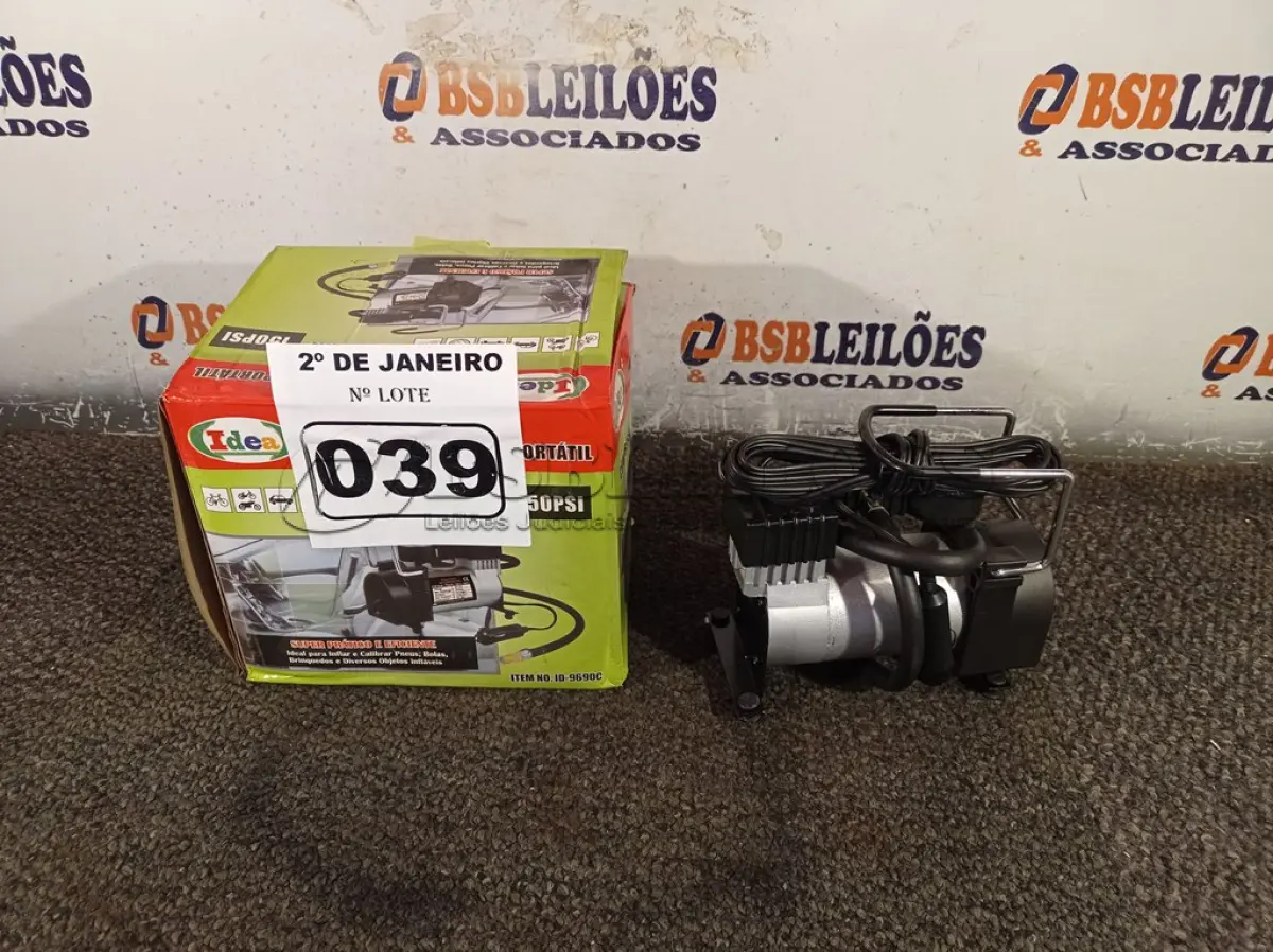 LOTE 039 - 01 COMPRESSOR DE AR PORTÁTIL. (NOVO) (NO ESTADO) ATENÇÃO! FAZER A VISITAÇÃO ANTES DE ARREMATAR, NÃO SABEMOS SE FUNCIONA. LEILÃO NÃO TEM GARANTIA E NEM DEVOLUÇÃO, SUJEITO A POSSÍVEIS AVARIAS VISÍVEIS/OCULTAS E/OU AUSÊNCIA DE COMPONENTES.