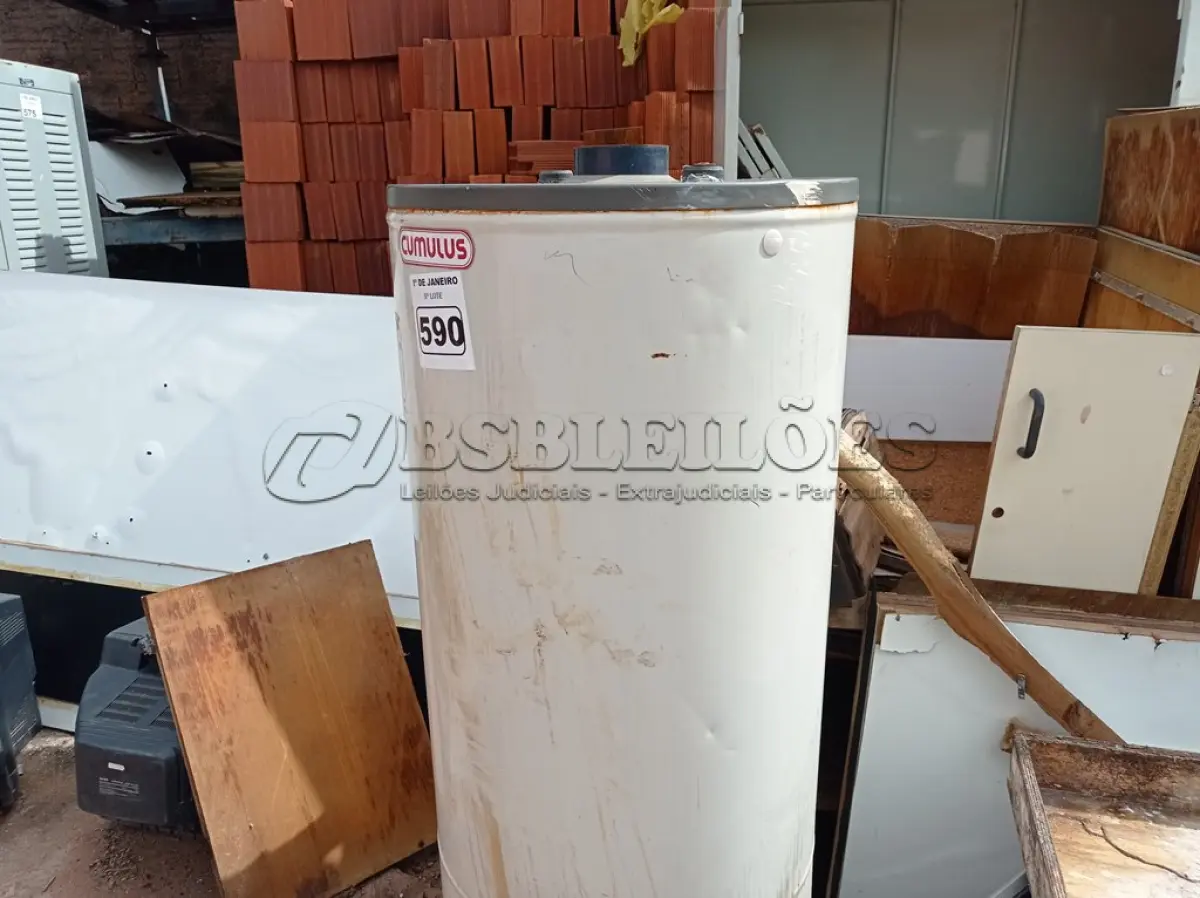 LOTE 590 - 01 BOILER. (NO ESTADO) ATENÇÃO! FAZER A VISITAÇÃO ANTES DE ARREMATAR, NÃO SABEMOS SE FUNCIONA. LEILÃO NÃO TEM GARANTIA E NEM DEVOLUÇÃO, SUJEITO A POSSÍVEIS AVARIAS VISÍVEIS/OCULTAS E/OU AUSÊNCIA DE COMPONENTES.