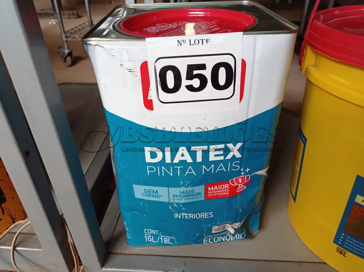 LOTE 050 - 01 LATA DE TINTA INTERIORES DIATEX PINTA MAIS DE 18 LITROS. (NO ESTADO) ATENÇÃO! FAZER A VISITAÇÃO ANTES DE ARREMATAR, NÃO SABEMOS SE FUNCIONA. LEILÃO NÃO TEM GARANTIA E NEM DEVOLUÇÃO, SUJEITO A POSSÍVEIS AVARIAS VISÍVEIS/OCULTAS E/OU AUSÊNCIA DE COMPONENTES.