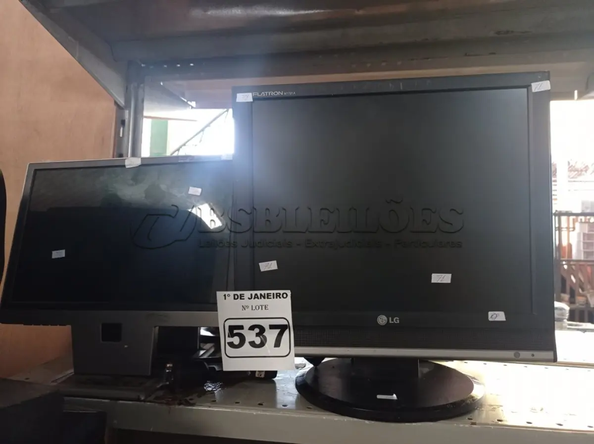 LOTE 537 - 08 MONITORES MARCAS E MODELOS DIVERSOS. (NO ESTADO) ATENÇÃO! FAZER A VISITAÇÃO ANTES DE ARREMATAR, NÃO SABEMOS SE FUNCIONA. LEILÃO NÃO TEM GARANTIA E NEM DEVOLUÇÃO, SUJEITO A POSSÍVEIS AVARIAS VISÍVEIS/OCULTAS E/OU AUSÊNCIA DE COMPONENTES.