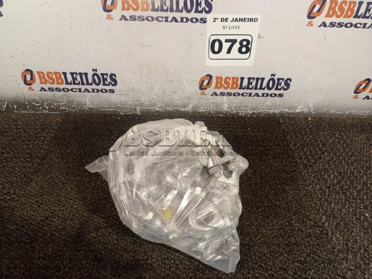LOTE 078 - 01 LOTE COM VÁRIOS CLIPS PARA CABO DE AÇO 3/8”. (NO ESTADO) ATENÇÃO! FAZER A VISITAÇÃO ANTES DE ARREMATAR, NÃO SABEMOS SE FUNCIONA. LEILÃO NÃO TEM GARANTIA E NEM DEVOLUÇÃO, SUJEITO A POSSÍVEIS AVARIAS VISÍVEIS/OCULTAS E/OU AUSÊNCIA DE COMPONENTES.