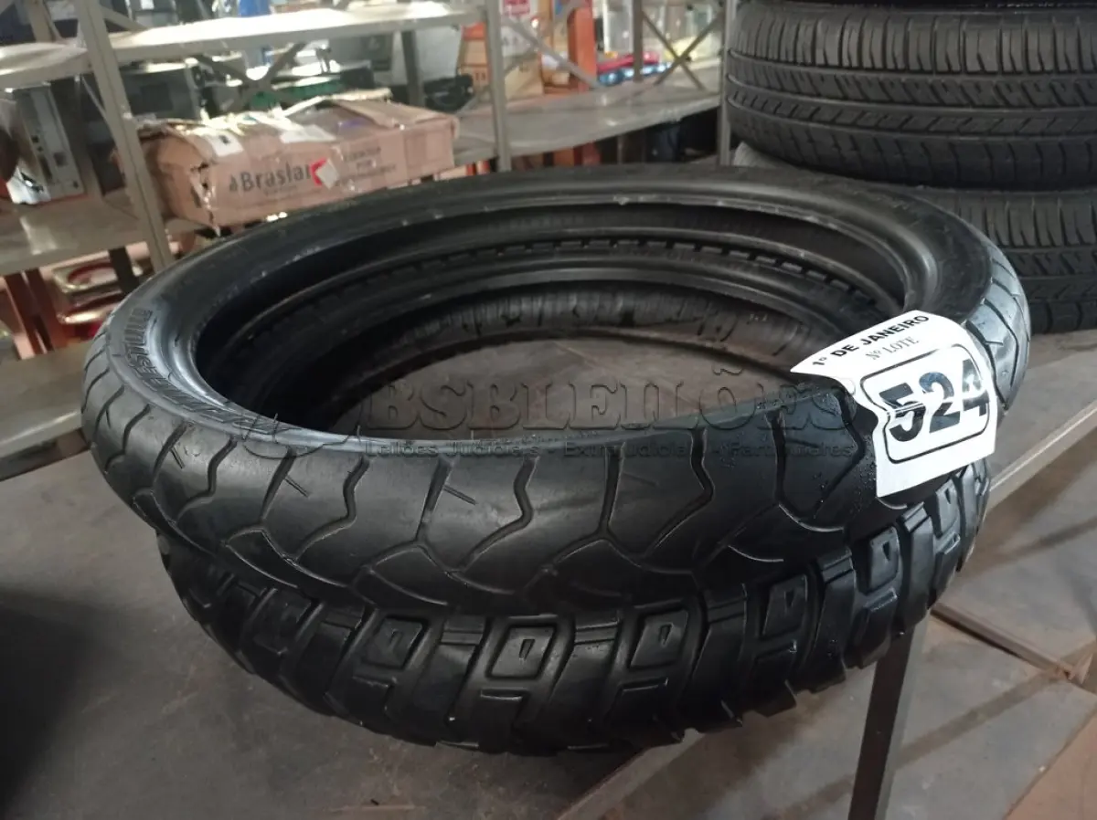LOTE 524 - 02 PNEUS DE MOTO 90/90/21, 120/70/19. (NO ESTADO) ATENÇÃO! FAZER A VISITAÇÃO ANTES DE ARREMATAR, NÃO SABEMOS SE FUNCIONA. LEILÃO NÃO TEM GARANTIA E NEM DEVOLUÇÃO, SUJEITO A POSSÍVEIS AVARIAS VISÍVEIS/OCULTAS E/OU AUSÊNCIA DE COMPONENTES.