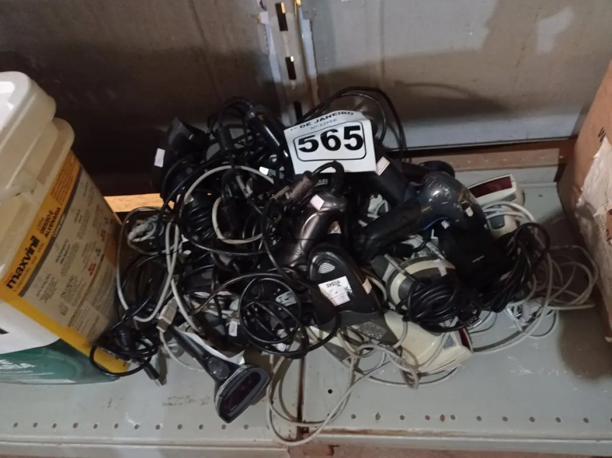 LOTE 565 - 01 LOTE COM VÁRIOS LEITORES DE CÓDIGO DE BARRAS MARCAS E MODELOS DIVERSOS. (NO ESTADO) ATENÇÃO! FAZER A VISITAÇÃO ANTES DE ARREMATAR, NÃO SABEMOS SE FUNCIONA. LEILÃO NÃO TEM GARANTIA E NEM DEVOLUÇÃO, SUJEITO A POSSÍVEIS AVARIAS VISÍVEIS/OCULTAS E/OU AUSÊNCIA DE COMPONENTES.