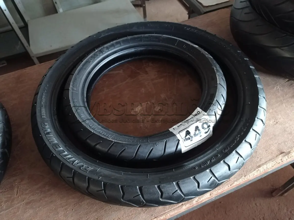 LOTE 449 - 02 PNEUS DE MOTO 100/80/14, 90/90/21. (NO ESTADO) ATENÇÃO! FAZER A VISITAÇÃO ANTES DE ARREMATAR, NÃO SABEMOS SE FUNCIONA. LEILÃO NÃO TEM GARANTIA E NEM DEVOLUÇÃO, SUJEITO A POSSÍVEIS AVARIAS VISÍVEIS/OCULTAS E/OU AUSÊNCIA DE COMPONENTES.