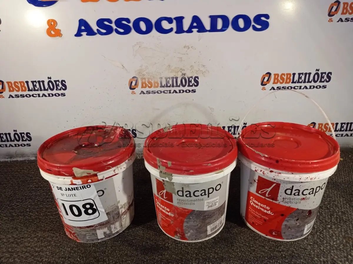 LOTE 108 - 03 BALDES DE REVESTIMENTO CIMENTO QUEIMADO. (NO ESTADO) ATENÇÃO! FAZER A VISITAÇÃO ANTES DE ARREMATAR, NÃO SABEMOS SE FUNCIONA. LEILÃO NÃO TEM GARANTIA E NEM DEVOLUÇÃO, SUJEITO A POSSÍVEIS AVARIAS VISÍVEIS/OCULTAS E/OU AUSÊNCIA DE COMPONENTES.