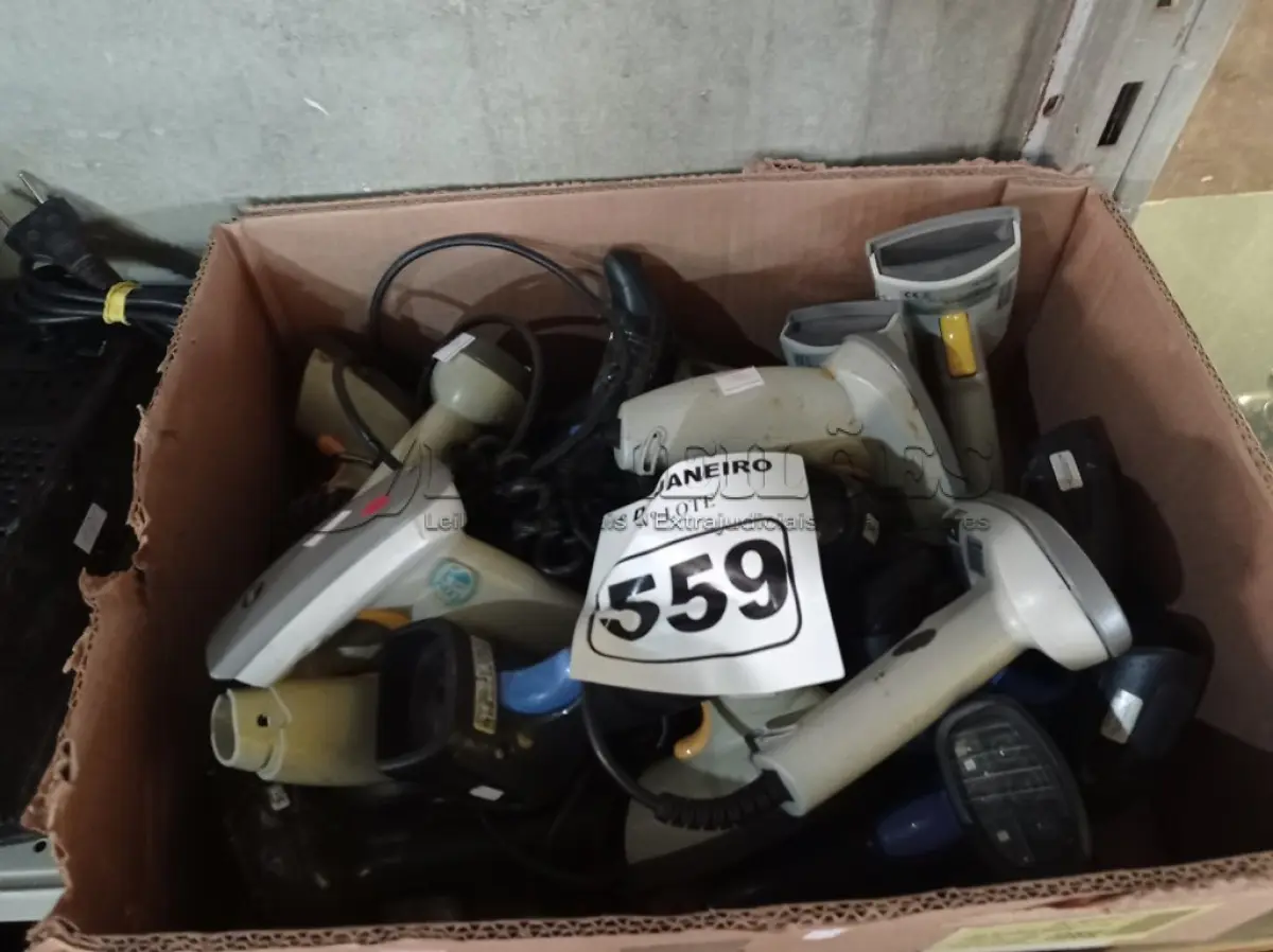 LOTE 559 - 01 LOTE COM VÁRIOS LEITORES DE CÓDIGO DE BARRAS MARCAS E MODELOS DIVERSOS. (NO ESTADO) ATENÇÃO! FAZER A VISITAÇÃO ANTES DE ARREMATAR, NÃO SABEMOS SE FUNCIONA. LEILÃO NÃO TEM GARANTIA E NEM DEVOLUÇÃO, SUJEITO A POSSÍVEIS AVARIAS VISÍVEIS/OCULTAS E/OU AUSÊNCIA DE COMPONENTES.