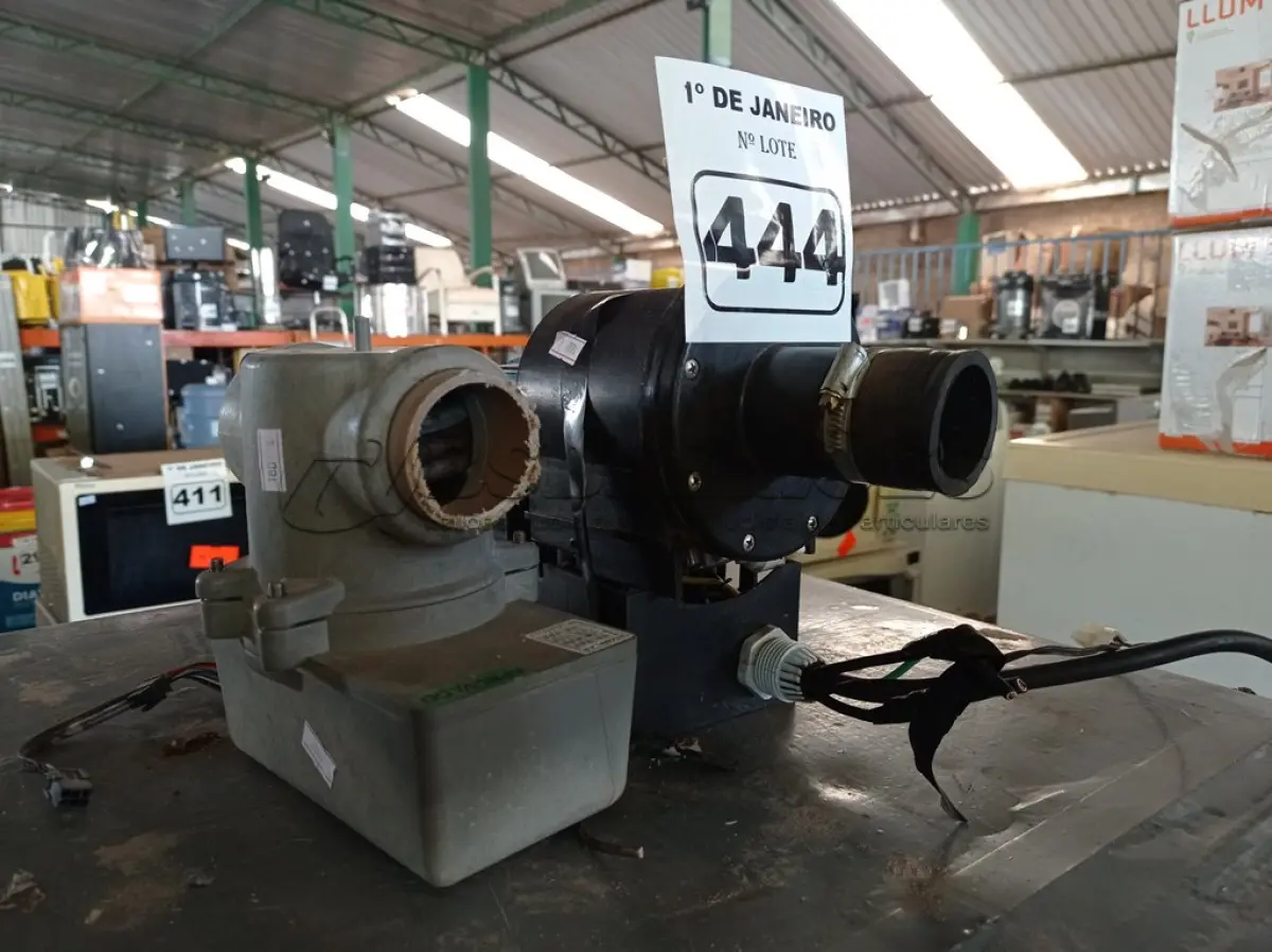 LOTE 444 - 02 AQUECEDORES PARA BANHEIRA DE HIDROMASSAGEM (NO ESTADO) ATENÇÃO! FAZER A VISITAÇÃO ANTES DE ARREMATAR, NÃO SABEMOS SE FUNCIONA. LEILÃO NÃO TEM GARANTIA E NEM DEVOLUÇÃO, SUJEITO A POSSÍVEIS AVARIAS VISÍVEIS/OCULTAS E/OU AUSÊNCIA DE COMPONENTES.