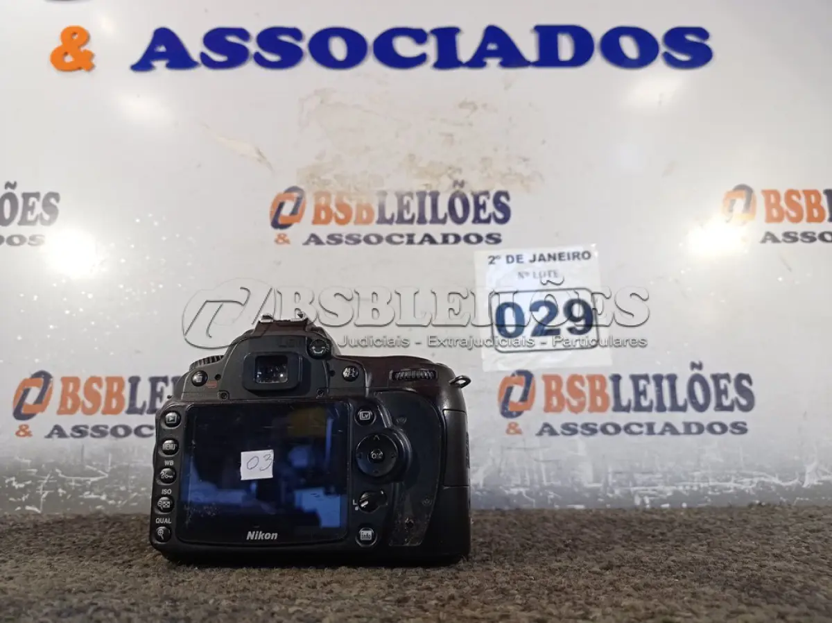 LOTE 029 - 01 MÁQUINA FOTOGRÁFICA MODELO: D90 MARCA NIKON COM BATERIA, CARTÃO DE MEMÓRIA E S/CARREGADOR (NO ESTADO) ATENÇÃO! FAZER A VISITAÇÃO ANTES DE ARREMATAR, NÃO SABEMOS SE FUNCIONA. LEILÃO NÃO TEM GARANTIA E NEM DEVOLUÇÃO, SUJEITO A POSSÍVEIS AVARIAS VISÍVEIS/OCULTAS E/OU AUSÊNCIA DE COMPONENTES.