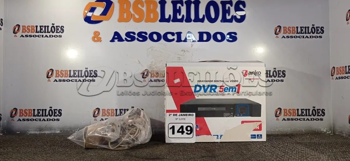 LOTE 149 - 01 DVR E 03 CÂMERAS DE SEGURANÇA. (NO ESTADO) ATENÇÃO! FAZER A VISITAÇÃO ANTES DE ARREMATAR, NÃO SABEMOS SE FUNCIONA. LEILÃO NÃO TEM GARANTIA E NEM DEVOLUÇÃO, SUJEITO A POSSÍVEIS AVARIAS VISÍVEIS/OCULTAS E/OU AUSÊNCIA DE COMPONENTES.