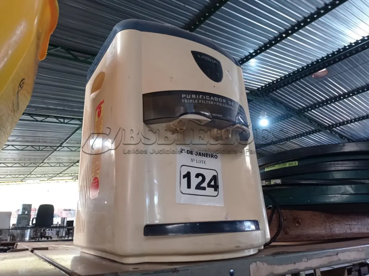 LOTE 124 - 01 PURIFICADOR REFRIGERADO DE ÁGUA MARCA LATINA. (NO ESTADO) ATENÇÃO! FAZER A VISITAÇÃO ANTES DE ARREMATAR, NÃO SABEMOS SE FUNCIONA. LEILÃO NÃO TEM GARANTIA E NEM DEVOLUÇÃO, SUJEITO A POSSÍVEIS AVARIAS VISÍVEIS/OCULTAS E/OU AUSÊNCIA DE COMPONENTES.