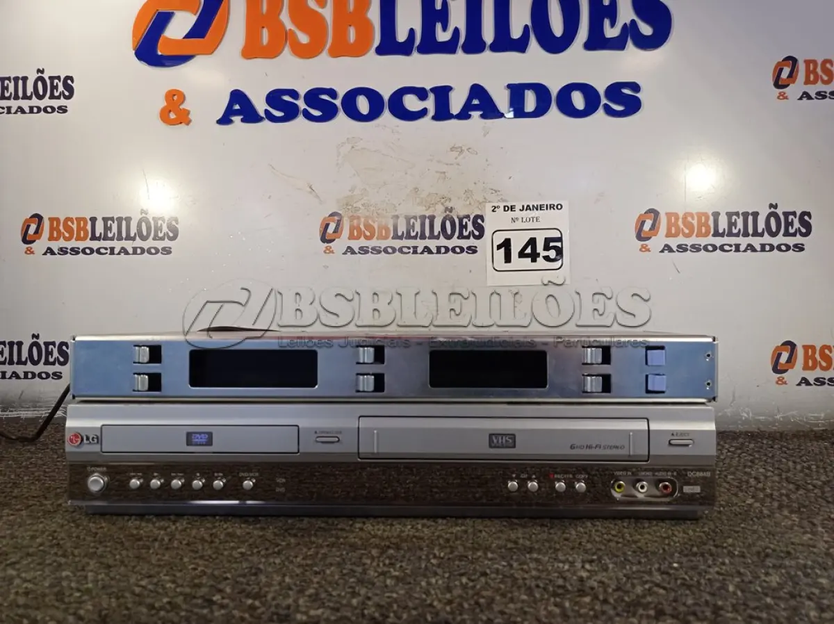 LOTE 145 - 01 DVD PLAYER/VÍDEO CASSETE RECORDER MODELO:DC884B MARCA LG E 01 SWITCH COM 16 CANAIS MARCA DELL. (NO ESTADO) ATENÇÃO! FAZER A VISITAÇÃO ANTES DE ARREMATAR, NÃO SABEMOS SE FUNCIONA. LEILÃO NÃO TEM GARANTIA E NEM DEVOLUÇÃO, SUJEITO A POSSÍVEIS AVARIAS VISÍVEIS/OCULTAS E/OU AUSÊNCIA DE COMPONENTES.