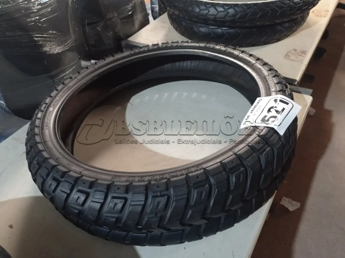 LOTE 521 - 02 PNEUS DE MOTO 120/70/19, 90/90/21. (NO ESTADO) ATENÇÃO! FAZER A VISITAÇÃO ANTES DE ARREMATAR, NÃO SABEMOS SE FUNCIONA. LEILÃO NÃO TEM GARANTIA E NEM DEVOLUÇÃO, SUJEITO A POSSÍVEIS AVARIAS VISÍVEIS/OCULTAS E/OU AUSÊNCIA DE COMPONENTES.