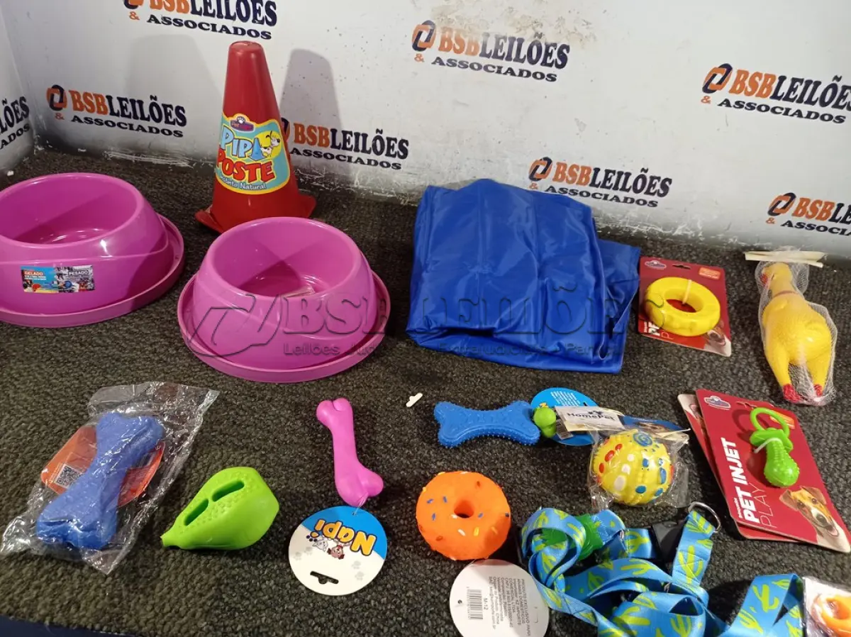 LOTE 146 - 01 KIT DE ACESSÓRIOS PARA PET. (NO ESTADO) ATENÇÃO! FAZER A VISITAÇÃO ANTES DE ARREMATAR, NÃO SABEMOS SE FUNCIONA. LEILÃO NÃO TEM GARANTIA E NEM DEVOLUÇÃO, SUJEITO A POSSÍVEIS AVARIAS VISÍVEIS/OCULTAS E/OU AUSÊNCIA DE COMPONENTES.
