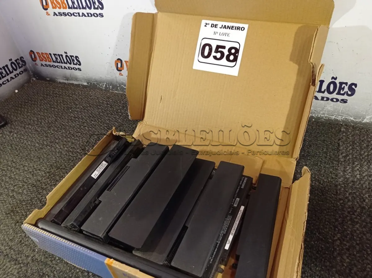 LOTE 058 - 01 CAIXA DE BATERIA P/ NOTEBOOK. (NO ESTADO) ATENÇÃO! FAZER A VISITAÇÃO ANTES DE ARREMATAR, NÃO SABEMOS SE FUNCIONA. LEILÃO NÃO TEM GARANTIA E NEM DEVOLUÇÃO, SUJEITO A POSSÍVEIS AVARIAS VISÍVEIS/OCULTAS E/OU AUSÊNCIA DE COMPONENTES.