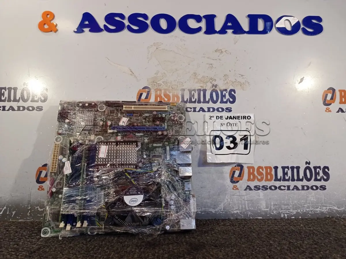 LOTE 031 - 01 PLACA MÃE INTEL DG 43GT, 4GB DE MEMÓRIA E PROCESSADOR CORE2 QUAD. (NO ESTADO) ATENÇÃO! FAZER A VISITAÇÃO ANTES DE ARREMATAR, NÃO SABEMOS SE FUNCIONA. LEILÃO NÃO TEM GARANTIA E NEM DEVOLUÇÃO, SUJEITO A POSSÍVEIS AVARIAS VISÍVEIS/OCULTAS E/OU AUSÊNCIA DE COMPONENTES.