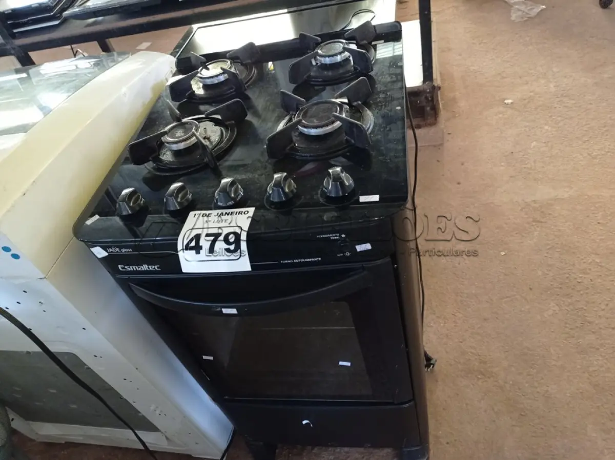 LOTE 479 - 01 FOGÃO A GÁS 04 BOCAS MARCA ESMALTEC. (NO ESTADO) ATENÇÃO! FAZER A VISITAÇÃO ANTES DE ARREMATAR, NÃO SABEMOS SE FUNCIONA. LEILÃO NÃO TEM GARANTIA E NEM DEVOLUÇÃO, SUJEITO A POSSÍVEIS AVARIAS VISÍVEIS/OCULTAS E/OU AUSÊNCIA DE COMPONENTES.